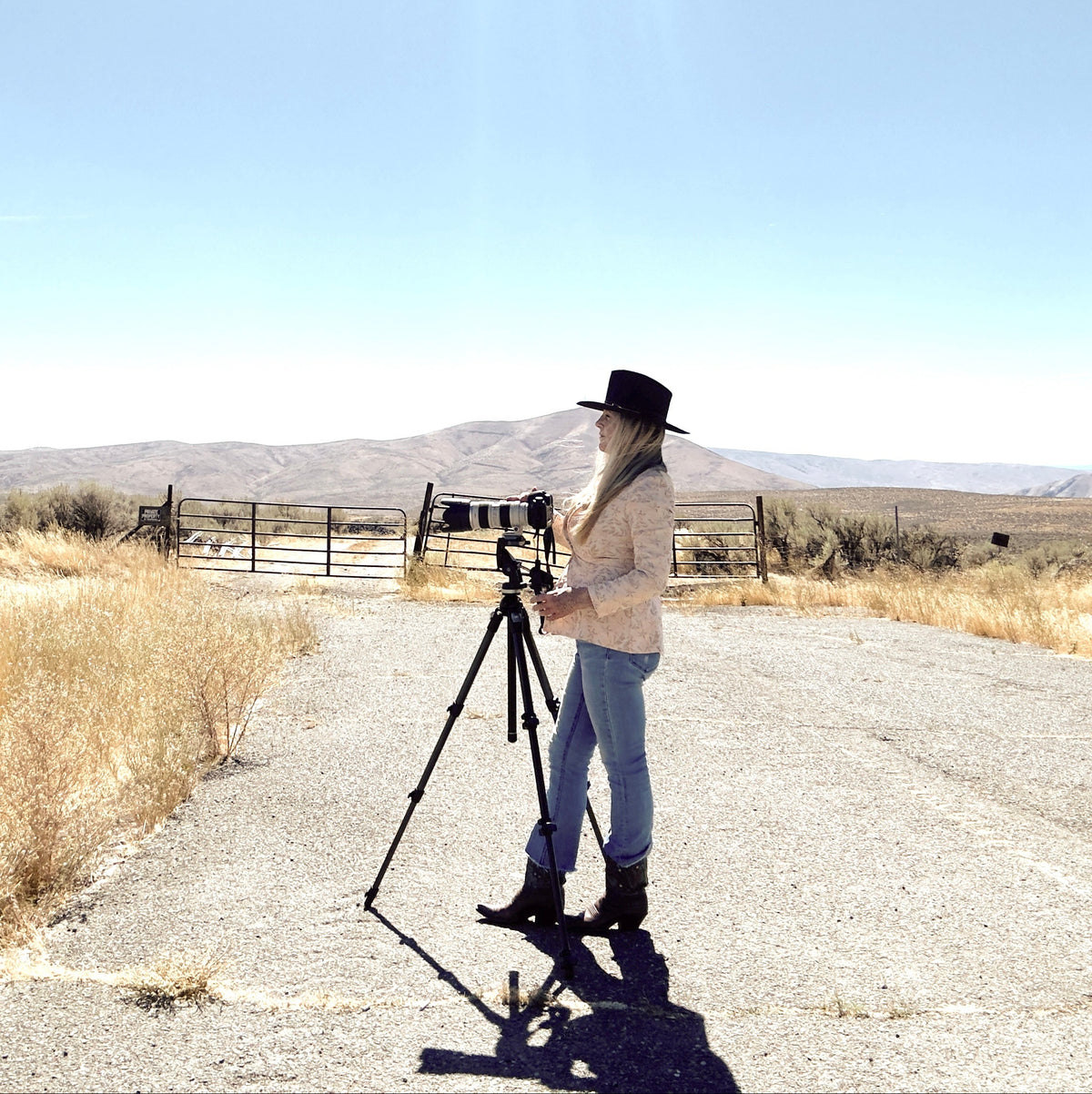 Jules-location-exit 111-blazer-with camera