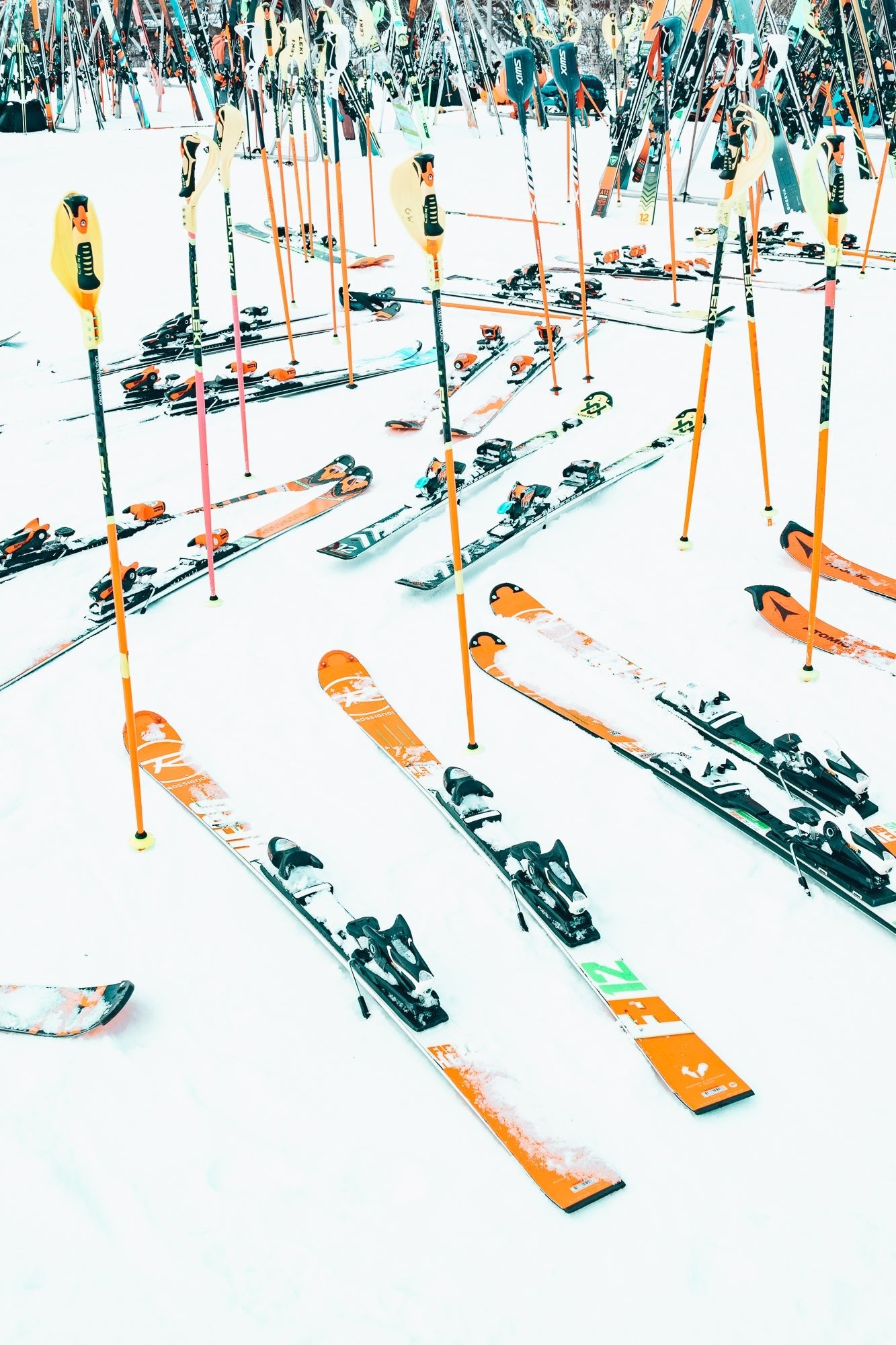 Abstract ski art, sleek modern chic vibes. Large scale prints great for modern interiors. Mountain chic collections.
